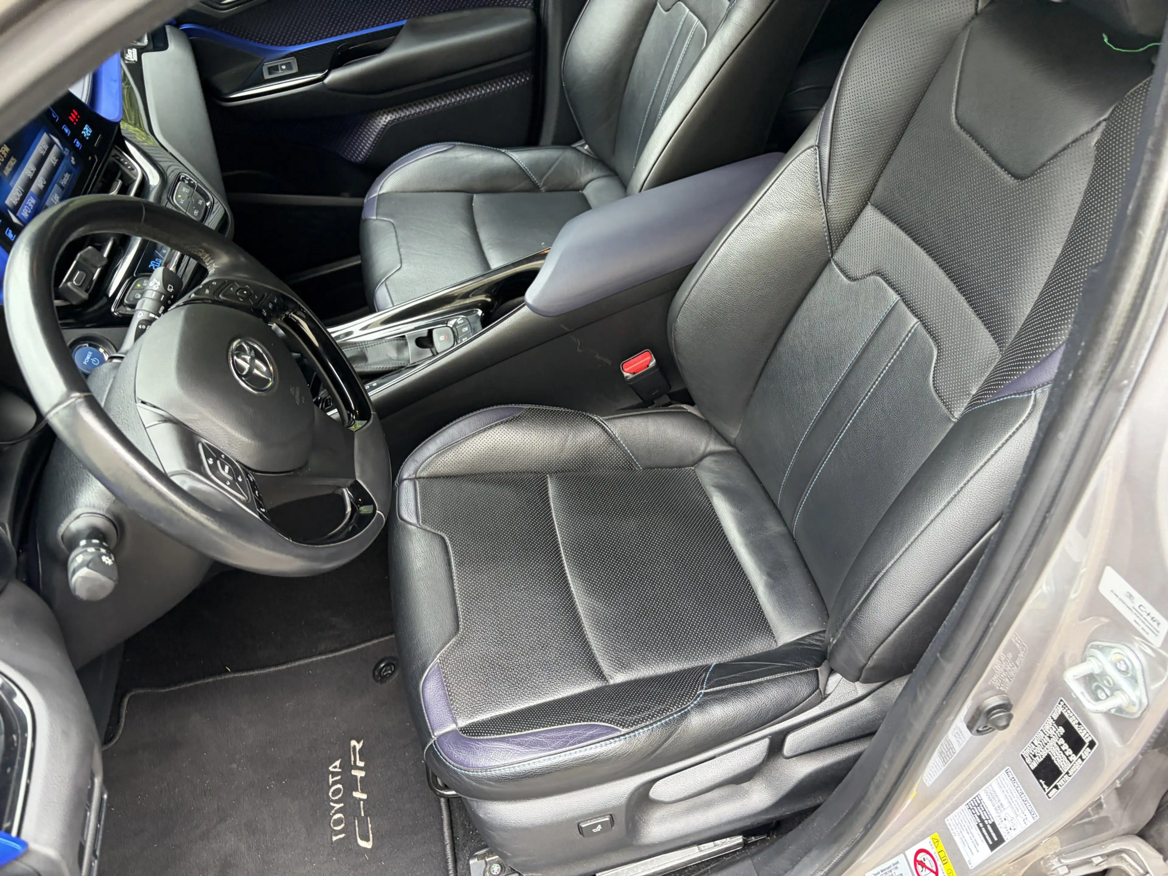 Toyota C-HR 1.8 Hybrid Bi-Tone Plus / AUTOMAAT / LEER / NAVI / — photo 7