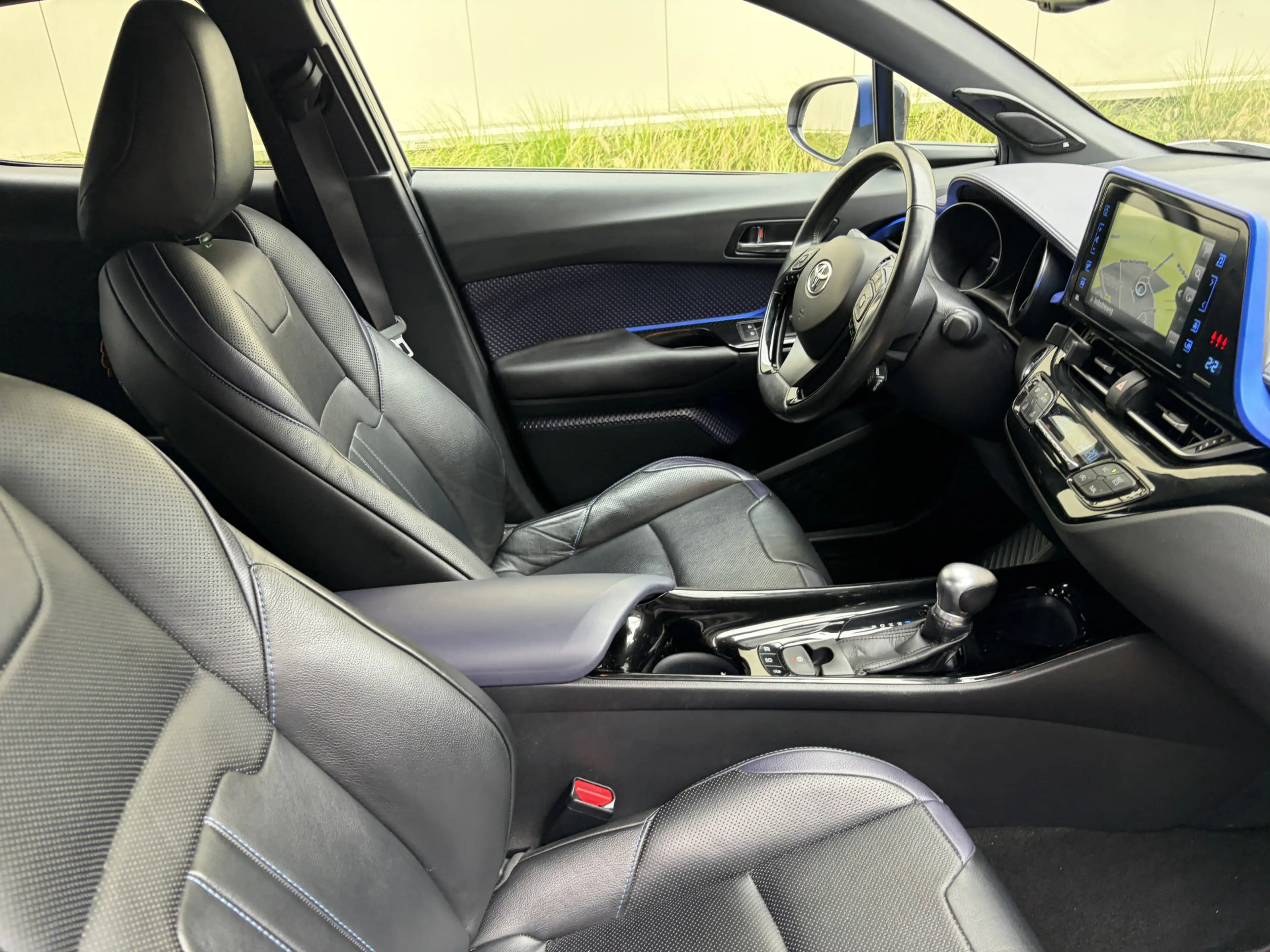 Toyota C-HR 1.8 Hybrid Bi-Tone Plus / AUTOMAAT / LEER / NAVI / — photo 25