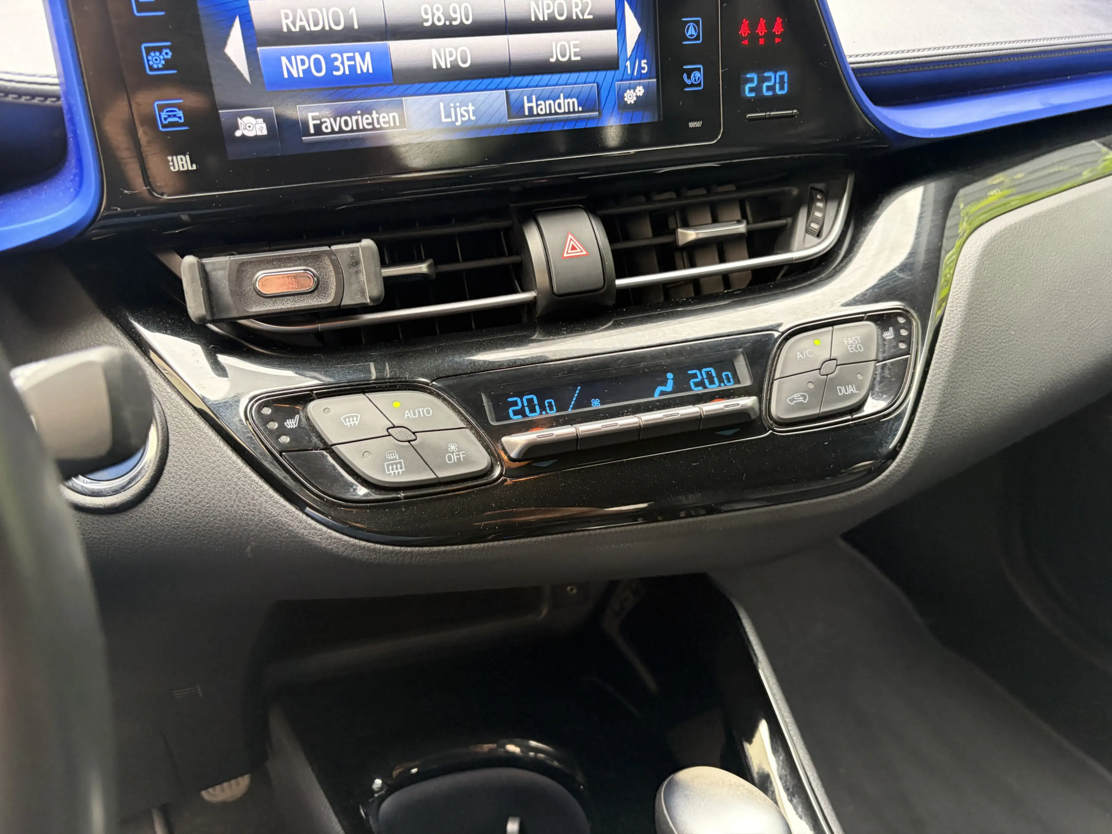 Toyota C-HR 1.8 Hybrid Bi-Tone Plus / AUTOMAAT / LEER / NAVI / — photo 11