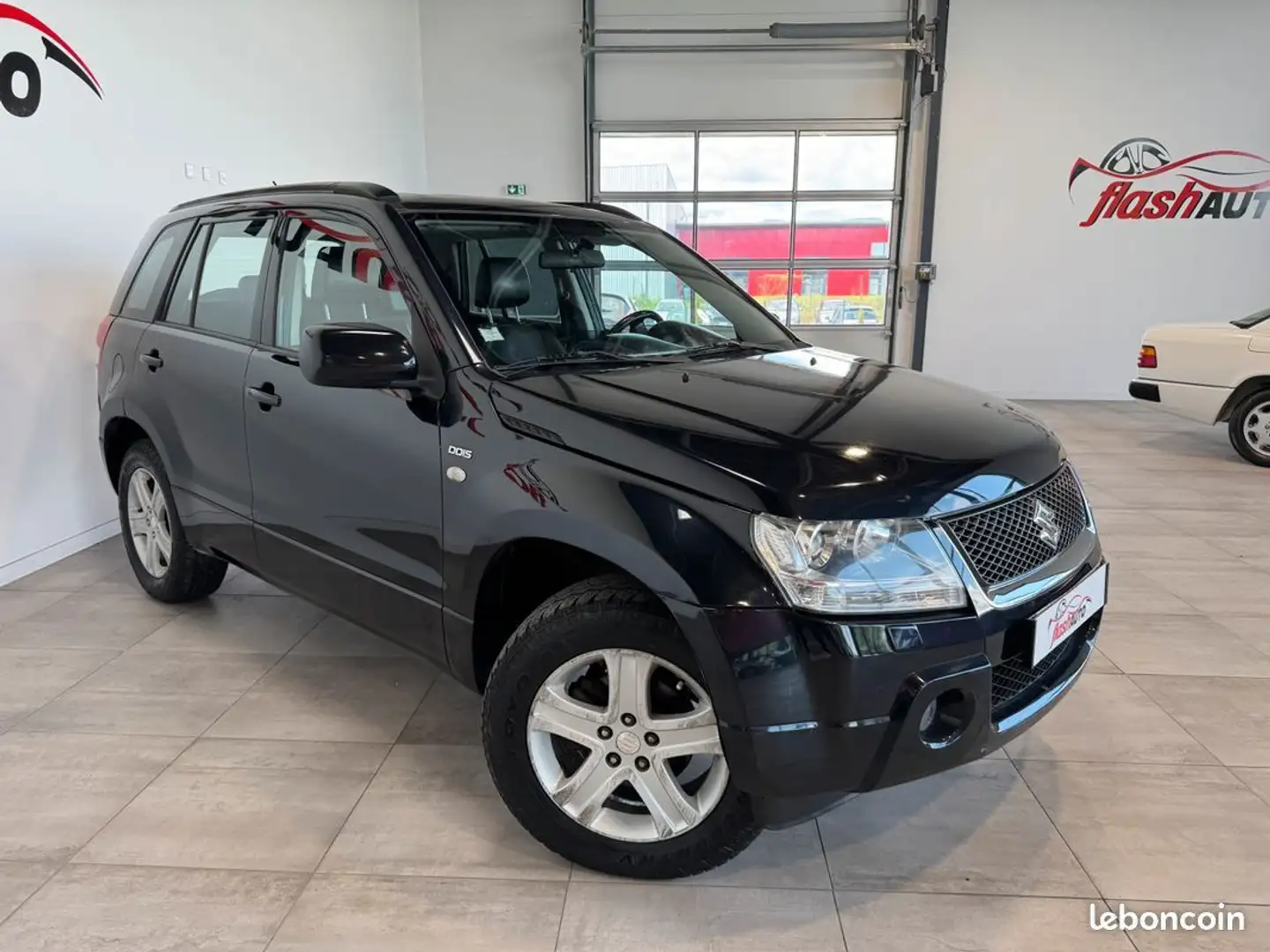 Suzuki Grand Vitara 1.9 DDiS 4WD 129cv LUXE-2008 Zwart - 2