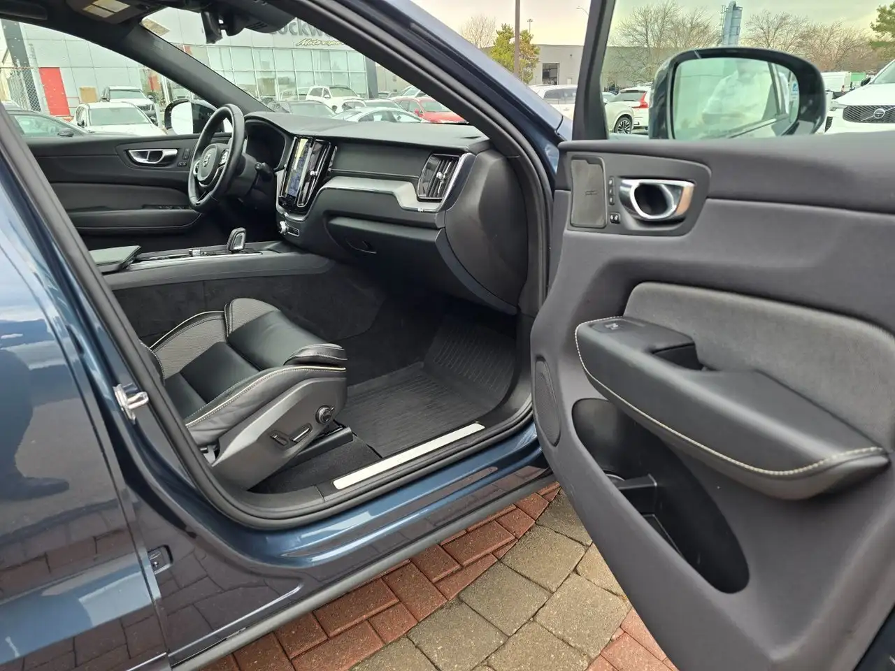 Volvo XC60 снимка Volvo XC60