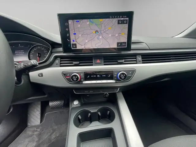 Audi A4 view 14