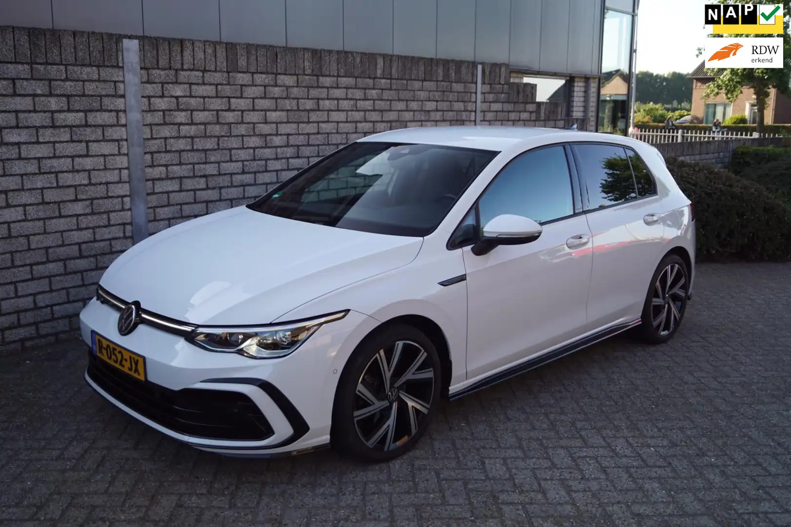 Volkswagen Golf 1.5 TSI R-Line 5 Deurs Navi Camera Clima Sportst S Alb - 1