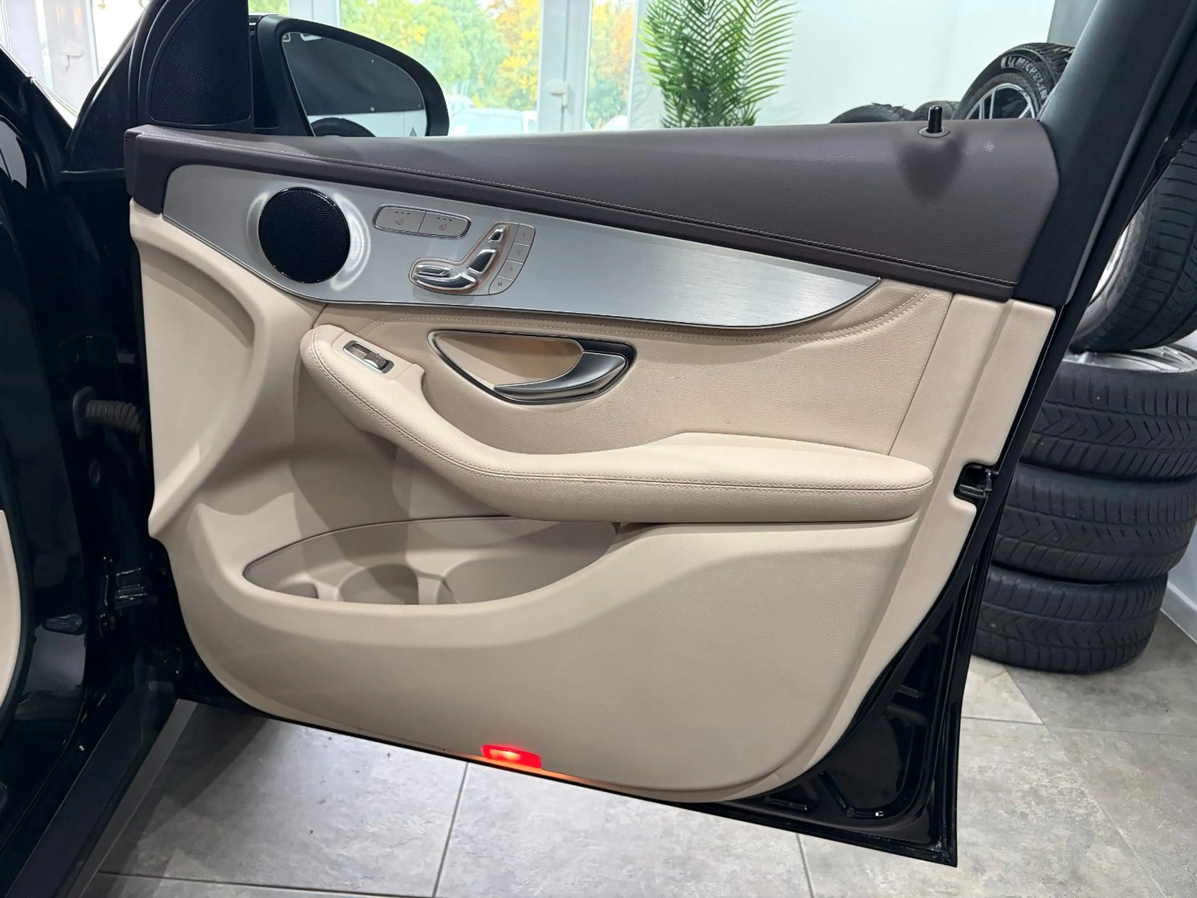 Mercedes-Benz GLC 250 Exclusive*AHK*Distro*Comand*ILS*Standhz* — photo 30