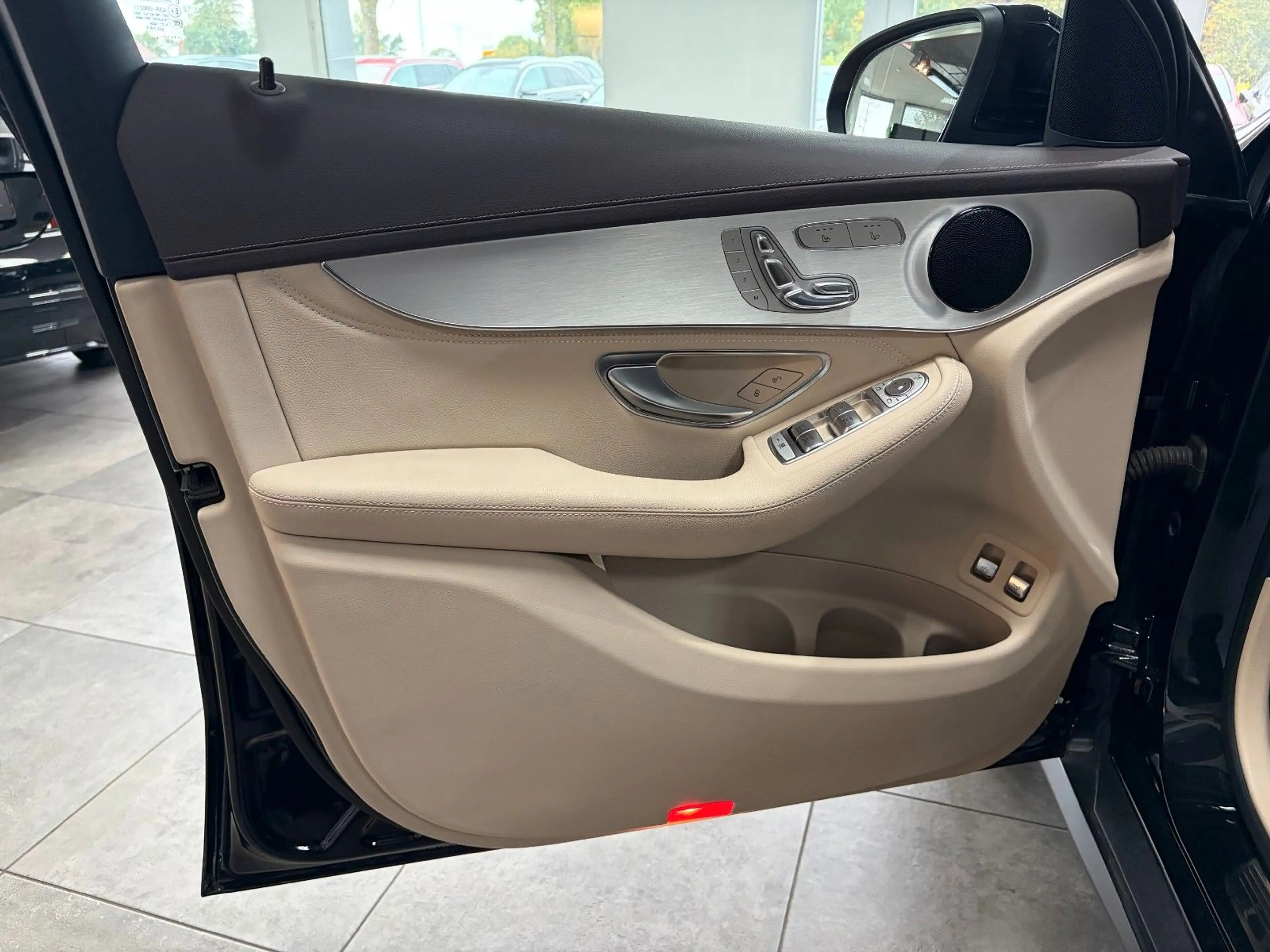 Mercedes-Benz GLC 250 Exclusive*AHK*Distro*Comand*ILS*Standhz* — photo 29