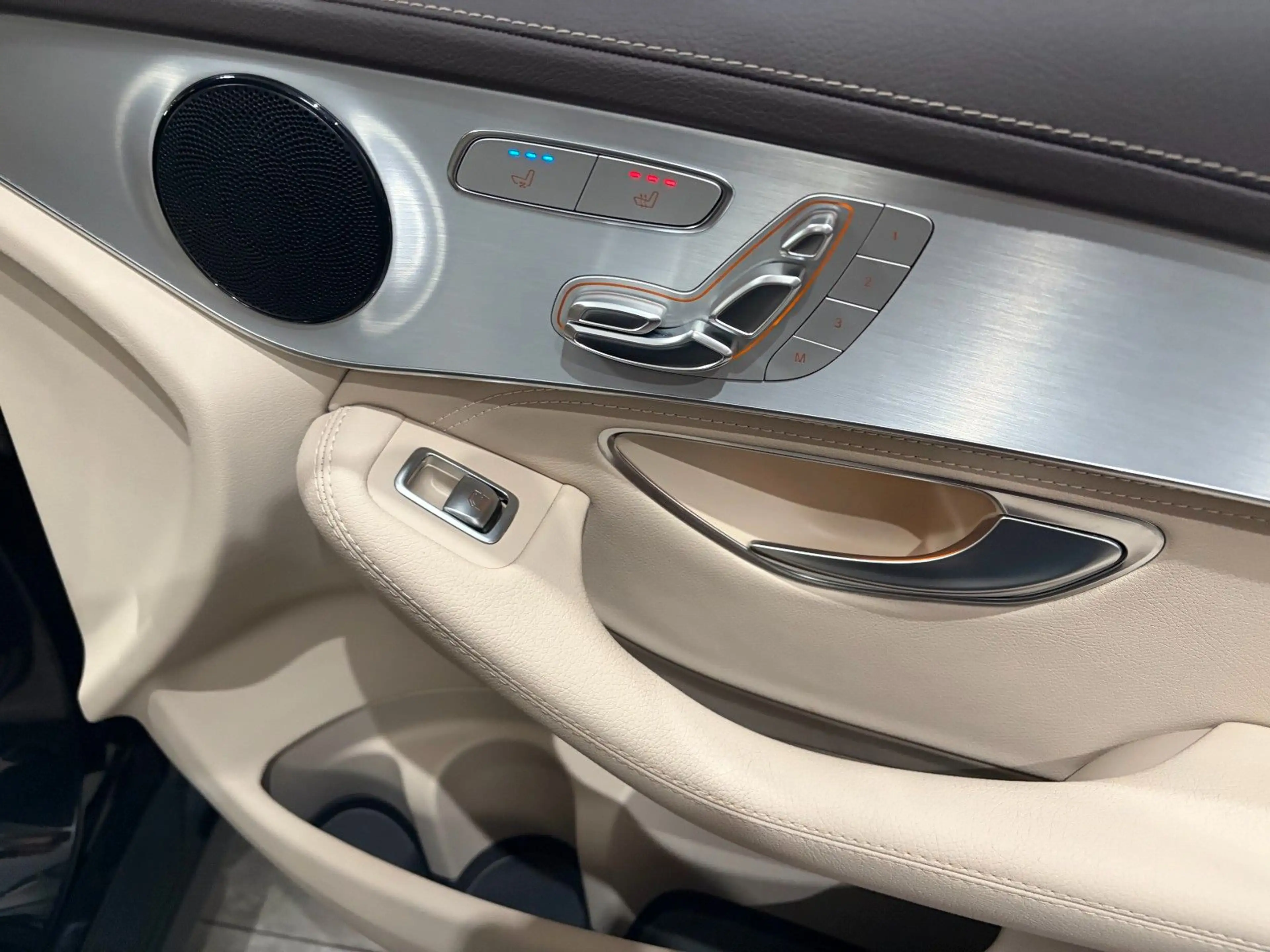 Mercedes-Benz GLC 250 Exclusive*AHK*Distro*Comand*ILS*Standhz* — photo 23