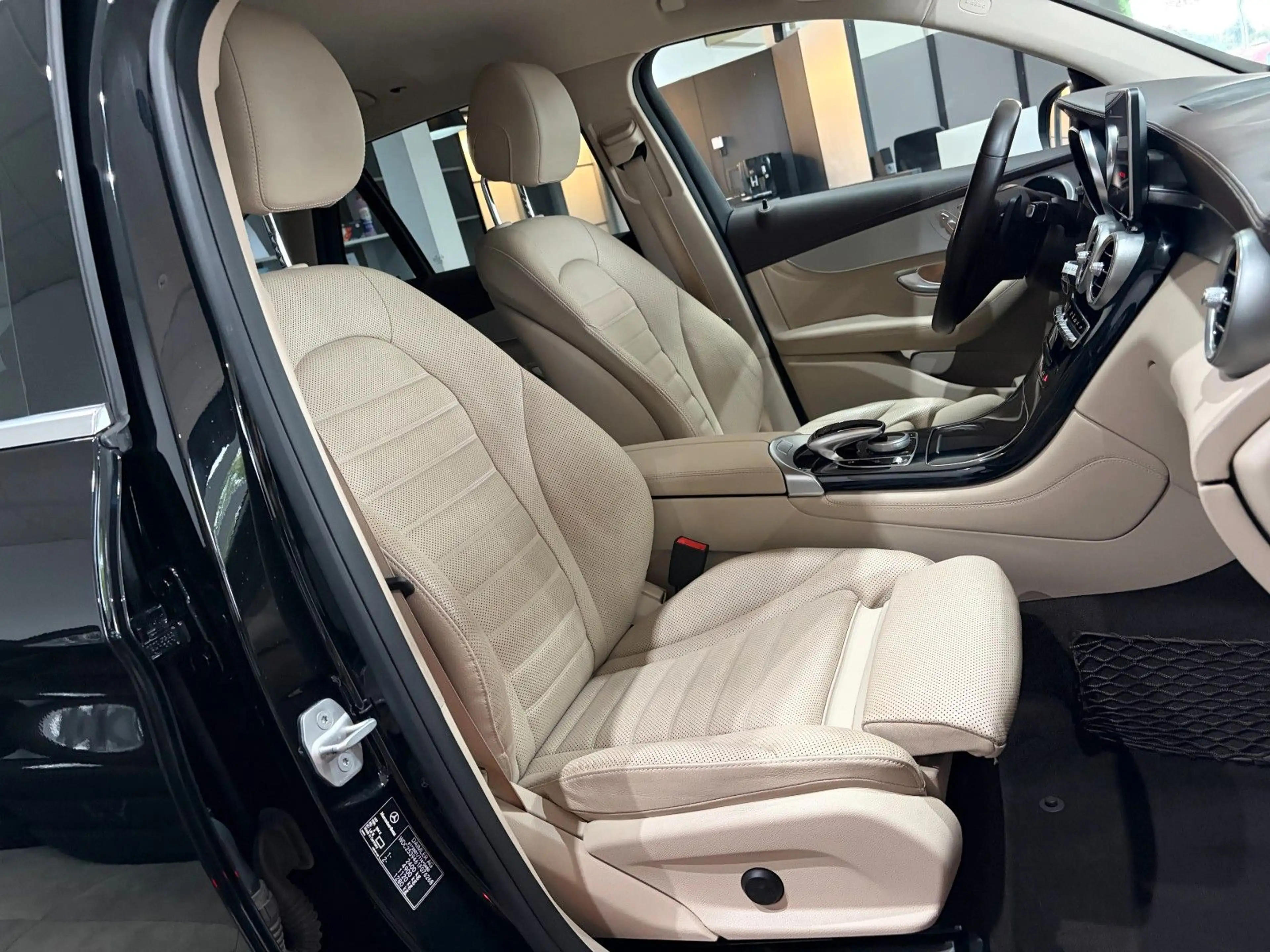 Mercedes-Benz GLC 250 Exclusive*AHK*Distro*Comand*ILS*Standhz* — photo 21