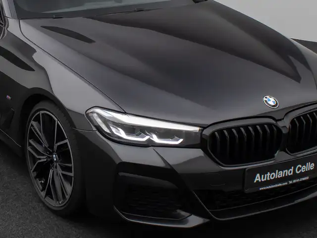 BMW 5 Series view 19
