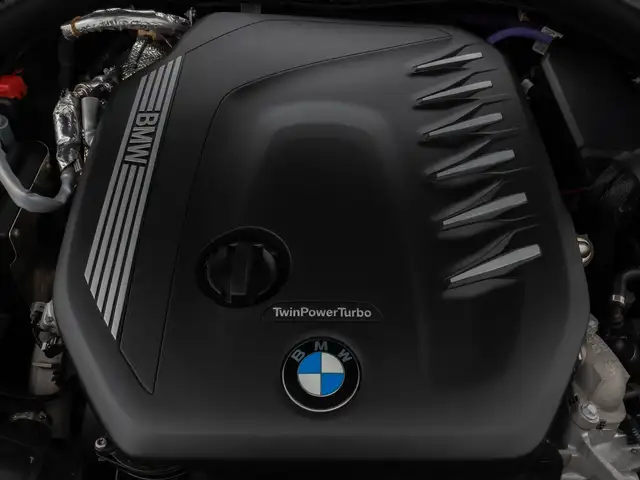 BMW 5 Series view 15