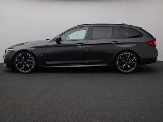 BMW 5 Series view 11