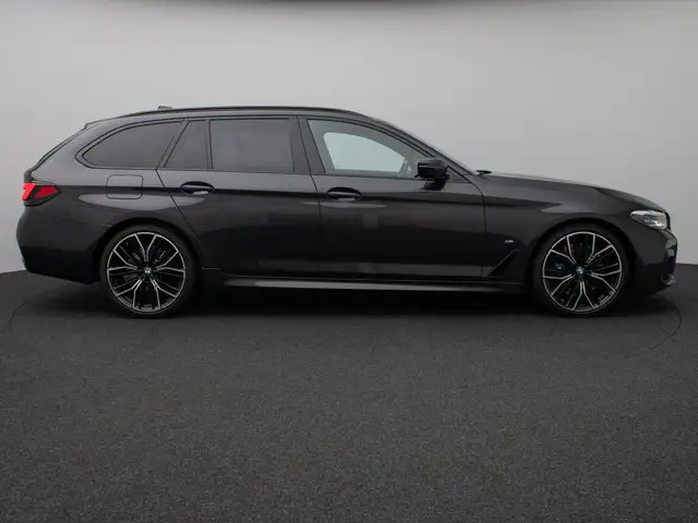 BMW 5 Series view 5