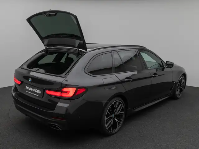 BMW 5 Series view 13