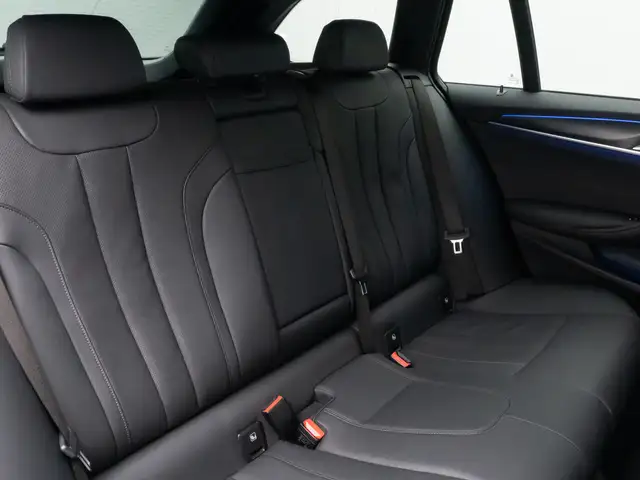 BMW 5 Series view 30