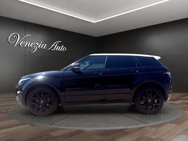 Land Rover Range Rover Evoque view 3