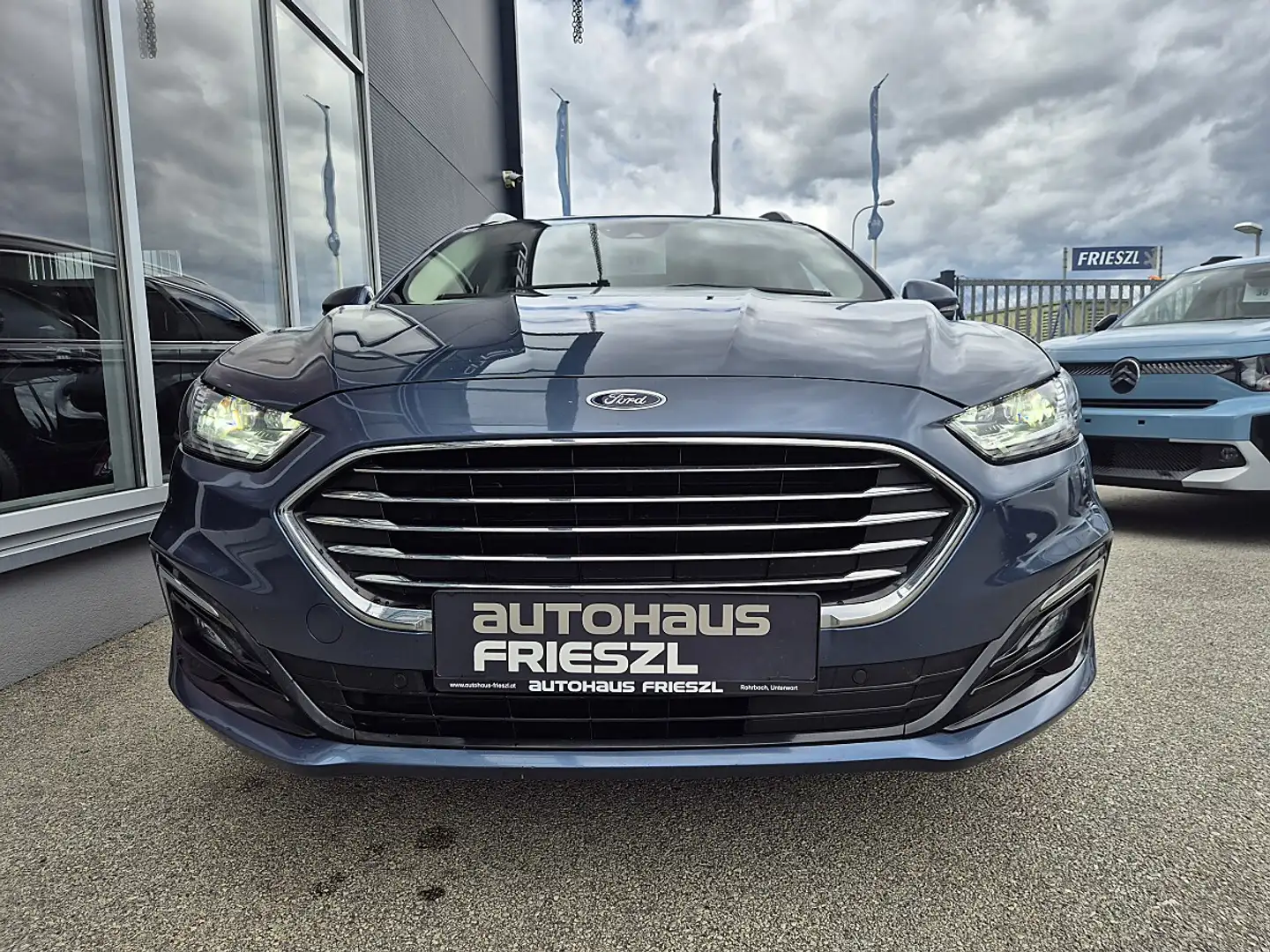 Ford Mondeo Traveller Titanium 2,0 EcoBlue SCR Aut. Blau - 2