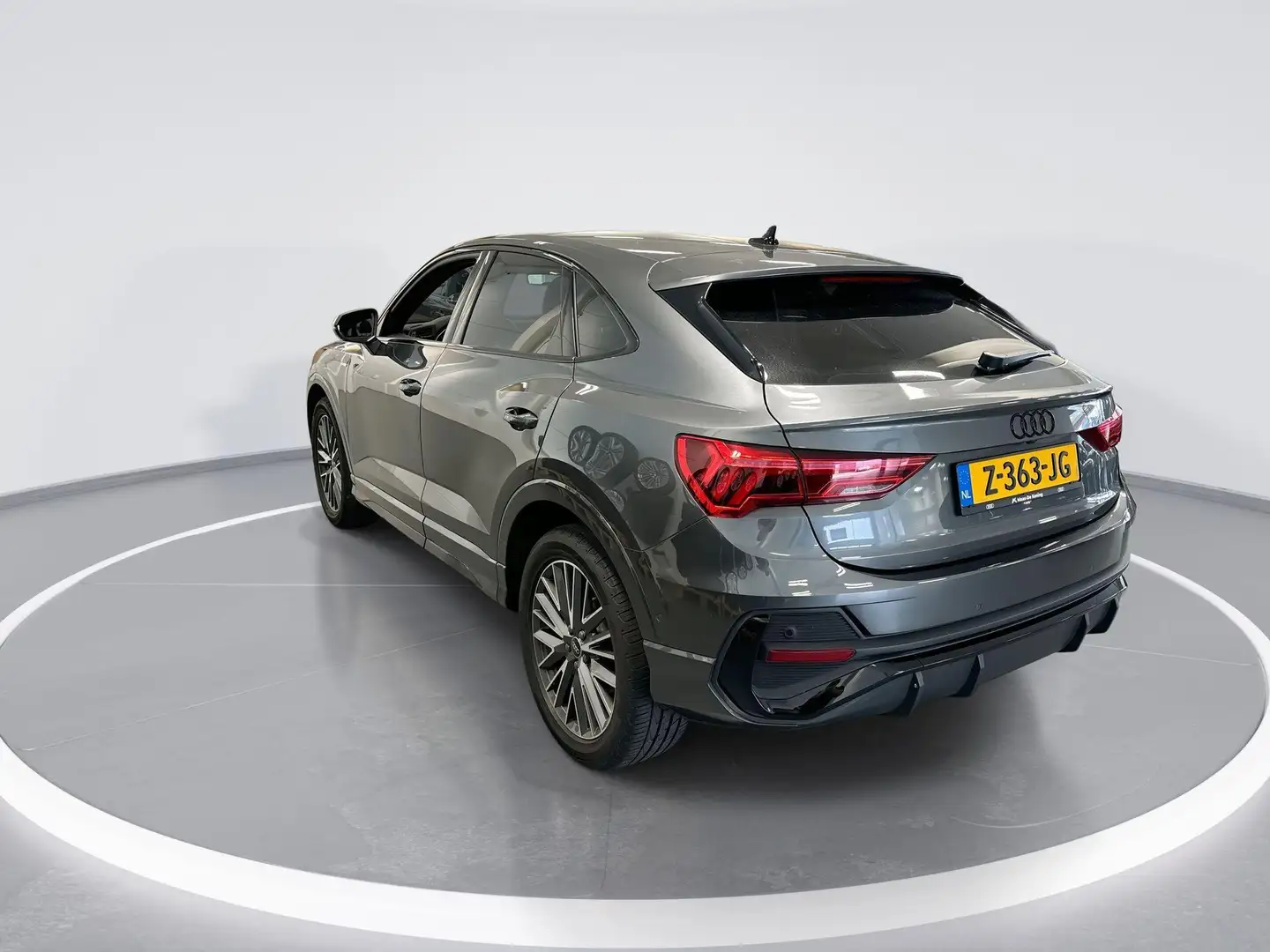 Audi Q3 35 Tfsi 150pk S-tronic S edition Competition · Cam Grijs - 2