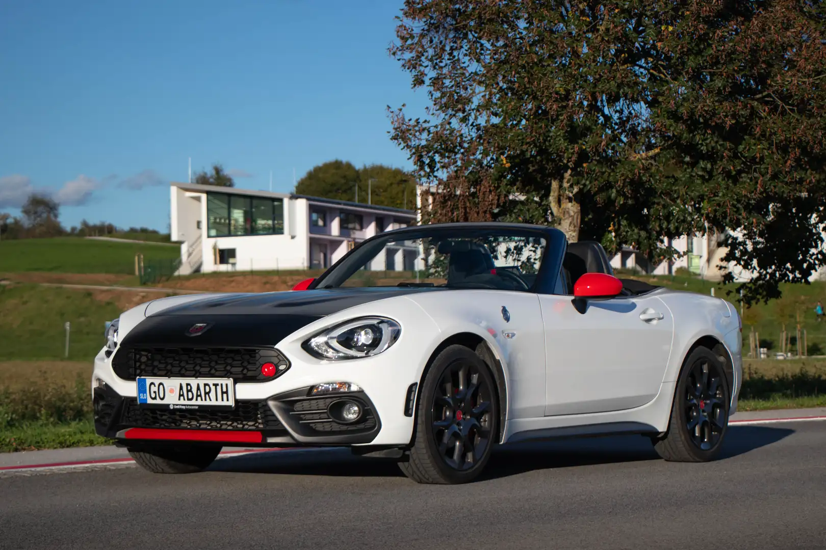 Abarth 124 Spider 70th anniversary Weiß - 1