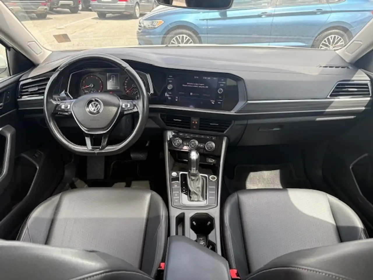 Volkswagen Jetta снимка Volkswagen Jetta