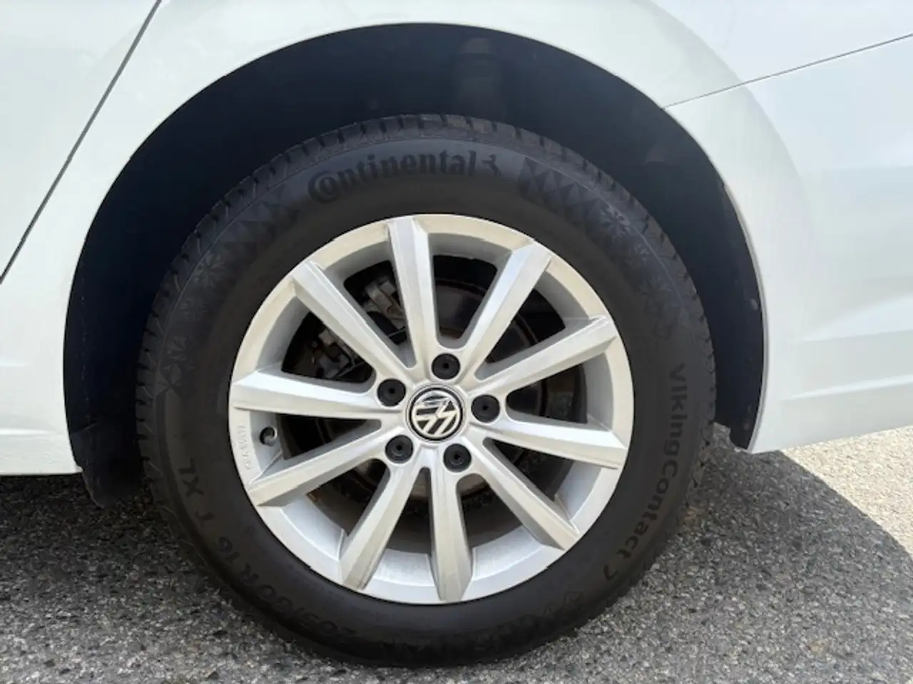 Volkswagen Jetta снимка Volkswagen Jetta