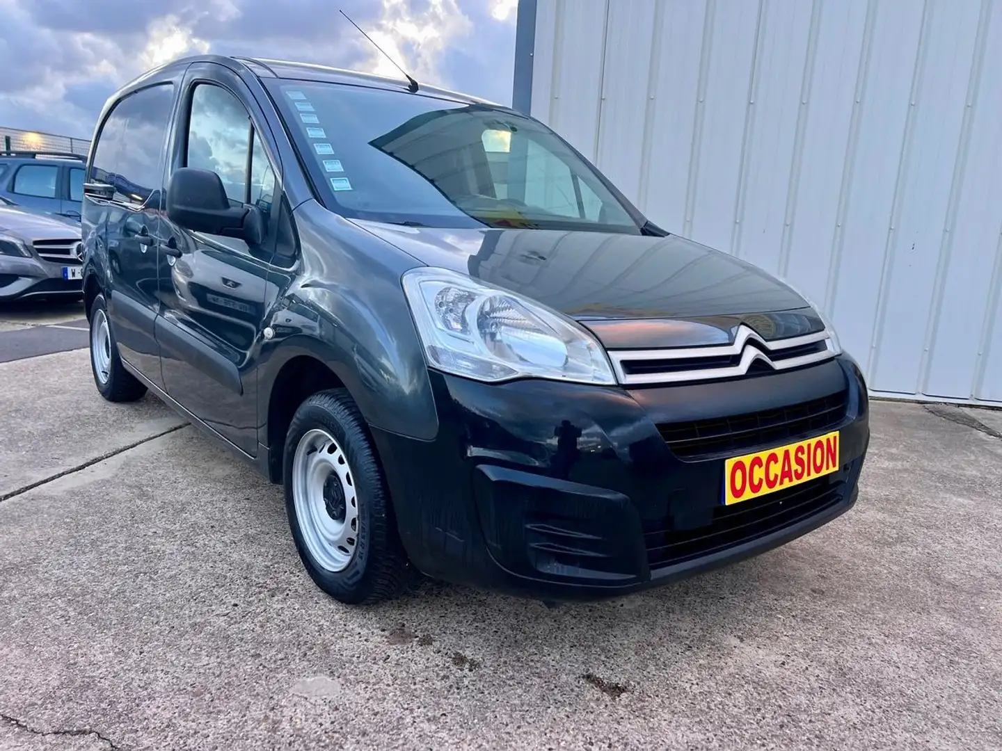 Citroen Berlingo 1,6 HDI 100CH / PAS DE TVA Gris - 2