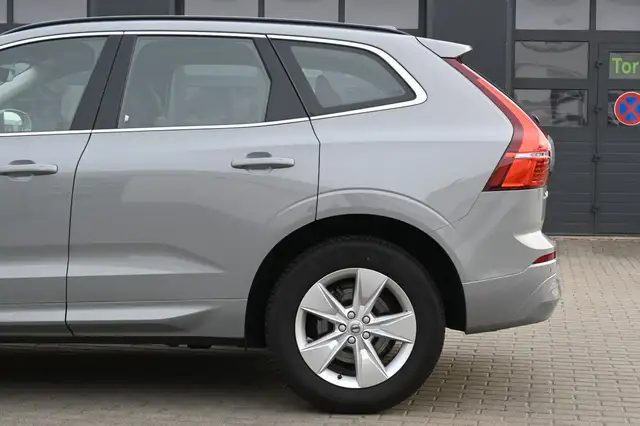 Volvo XC60 view 4