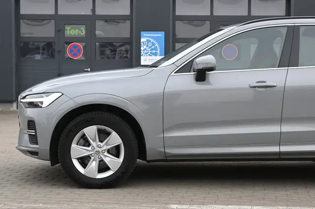 Volvo XC60 view 3