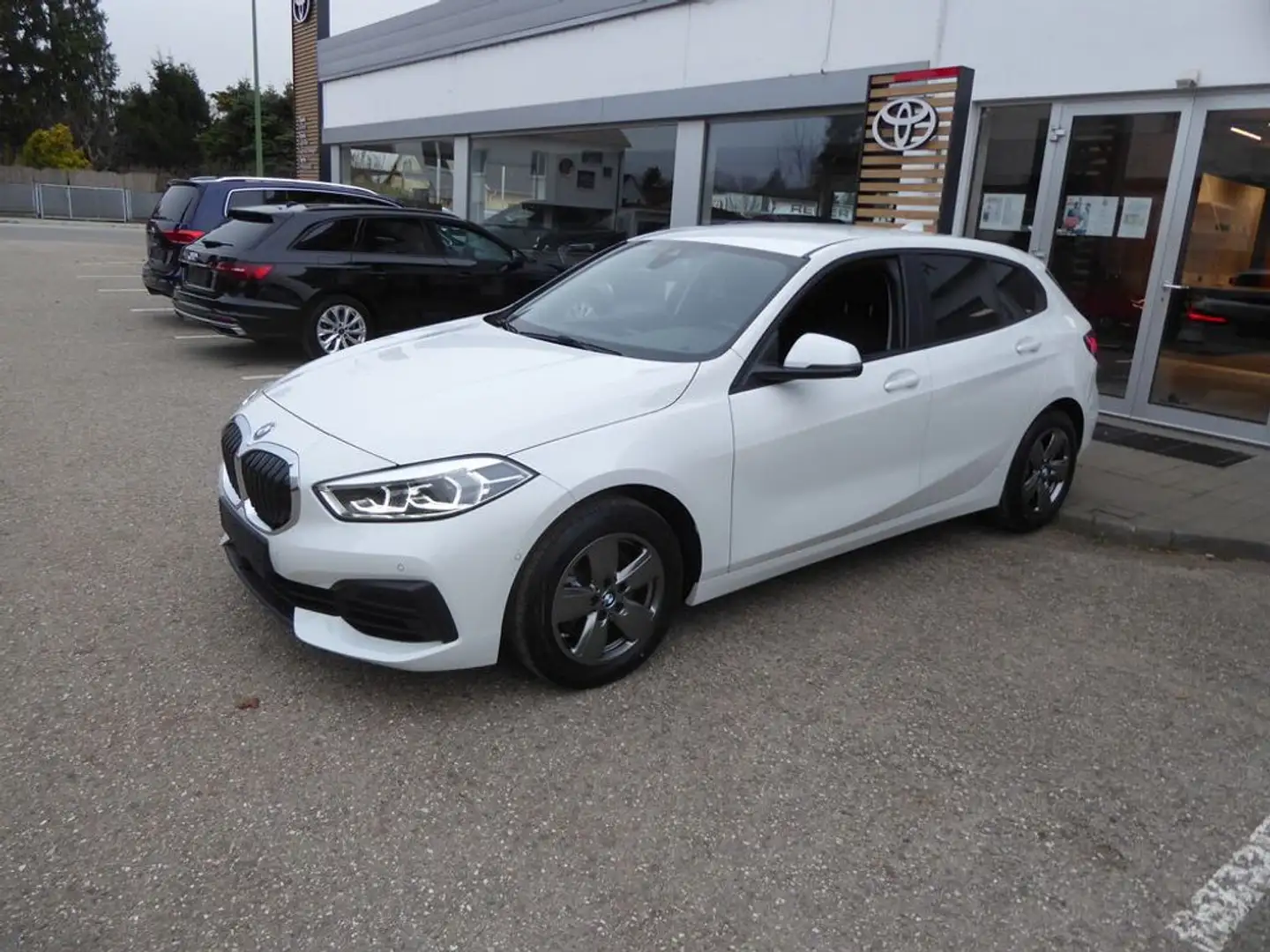 BMW 116 d Aut. *LED*KAMERA*SHZ* Weiß - 2