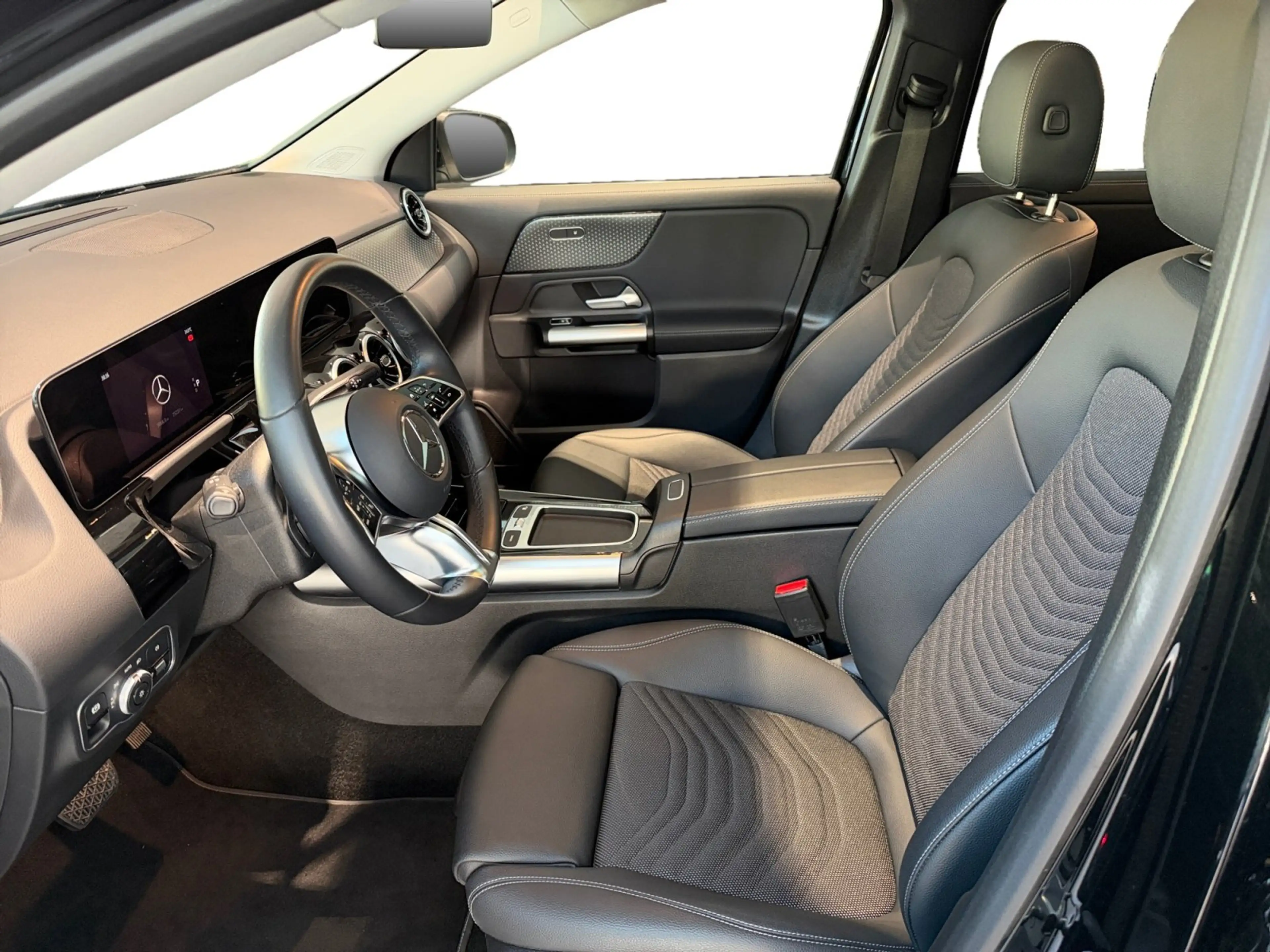 Mercedes-Benz GLA 250 e Progressive AHK/Pano/RFK/LED/Totwi/18" — photo 10