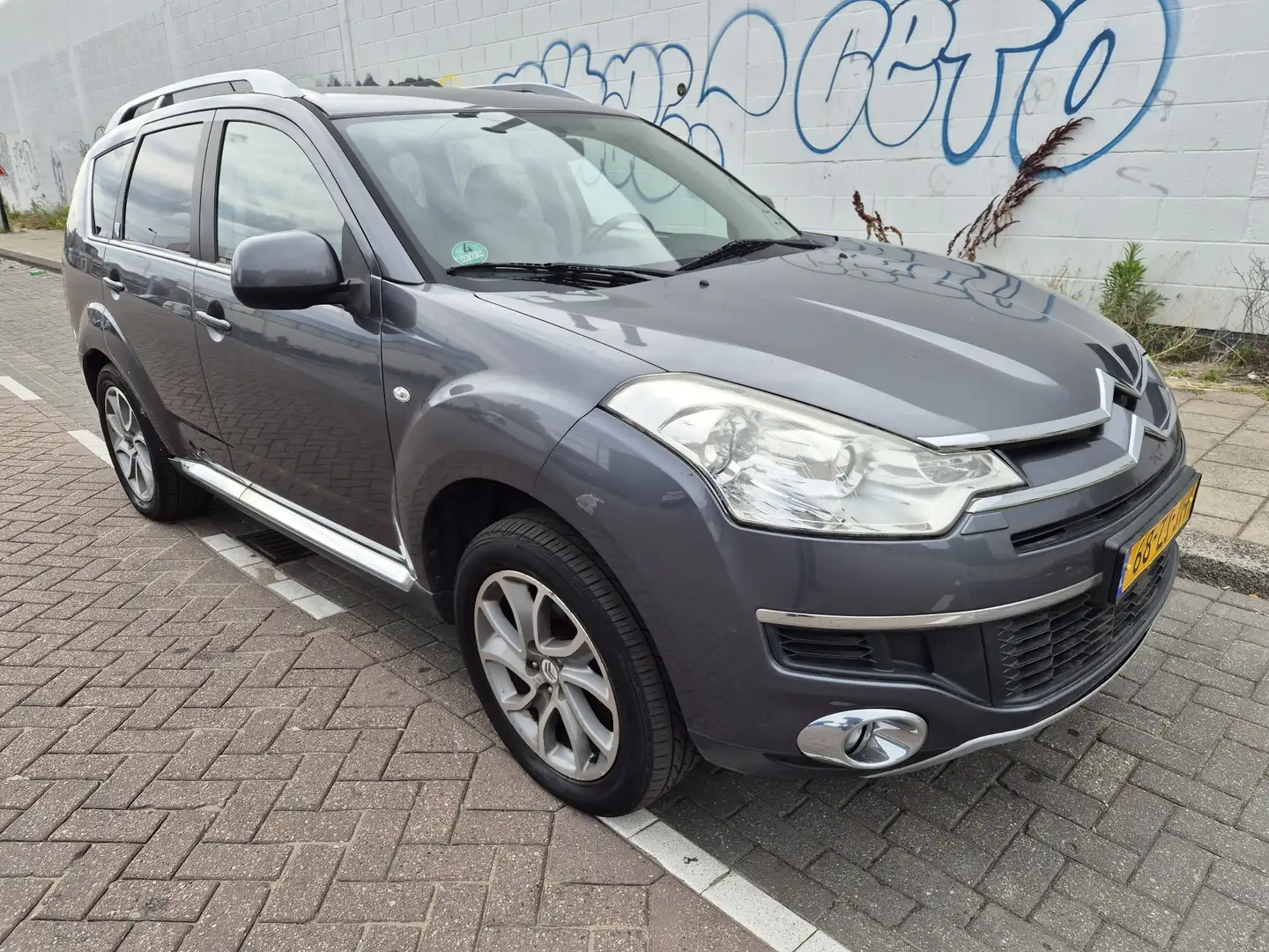 Citroen C-Crosser 2.4-16V Exclusive 7p 4WD navi pdc leer trekhaak Grau - 2