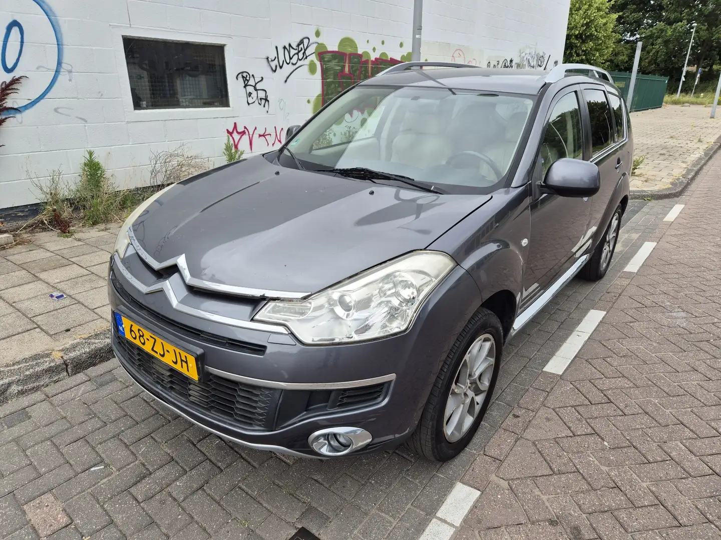 Citroen C-Crosser 2.4-16V Exclusive 7p 4WD navi pdc leer trekhaak Grau - 1