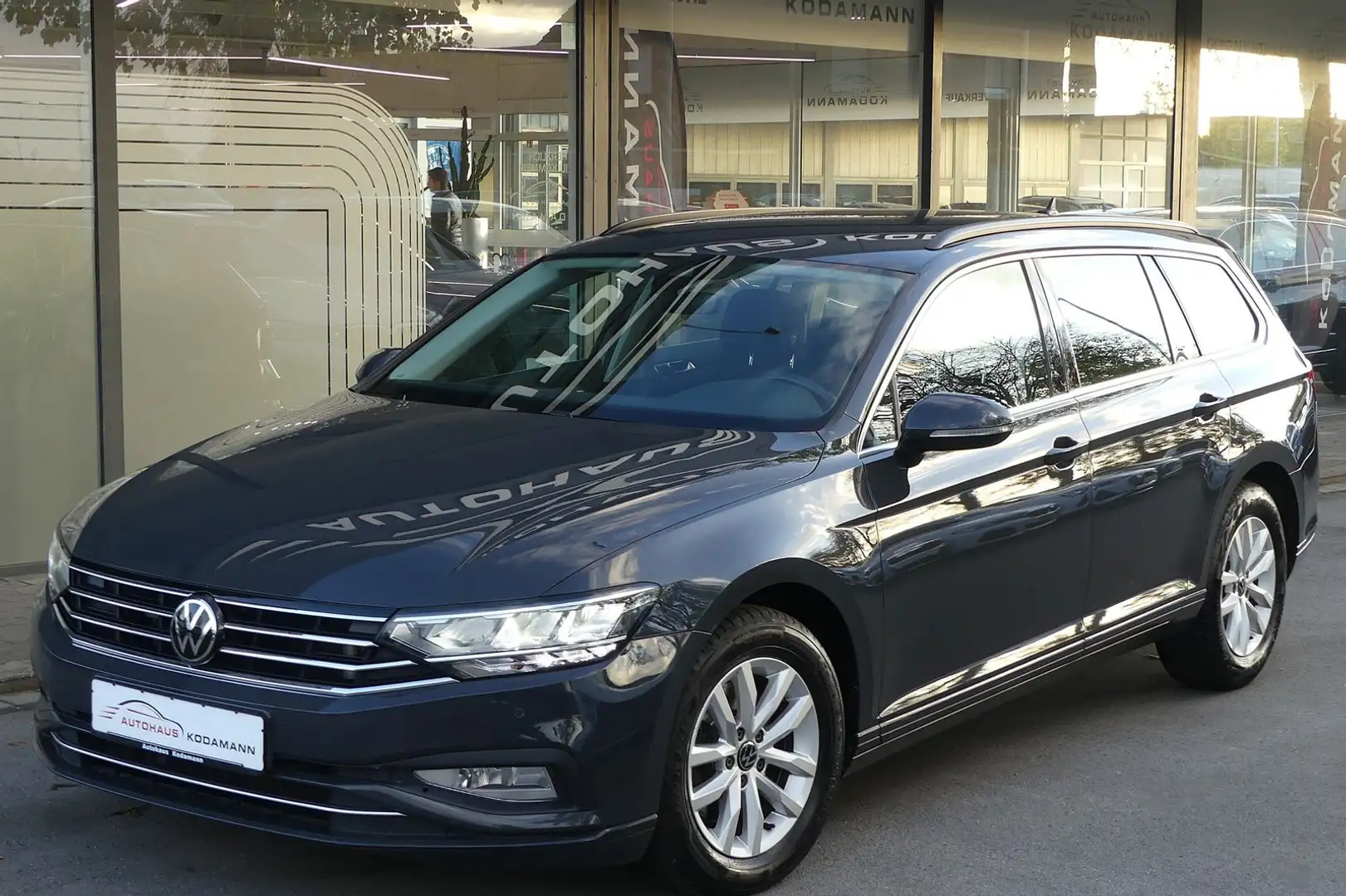 Volkswagen Passat Variant Business 2.0TDI*Cam*Navi*ACC*LED Grau - 2