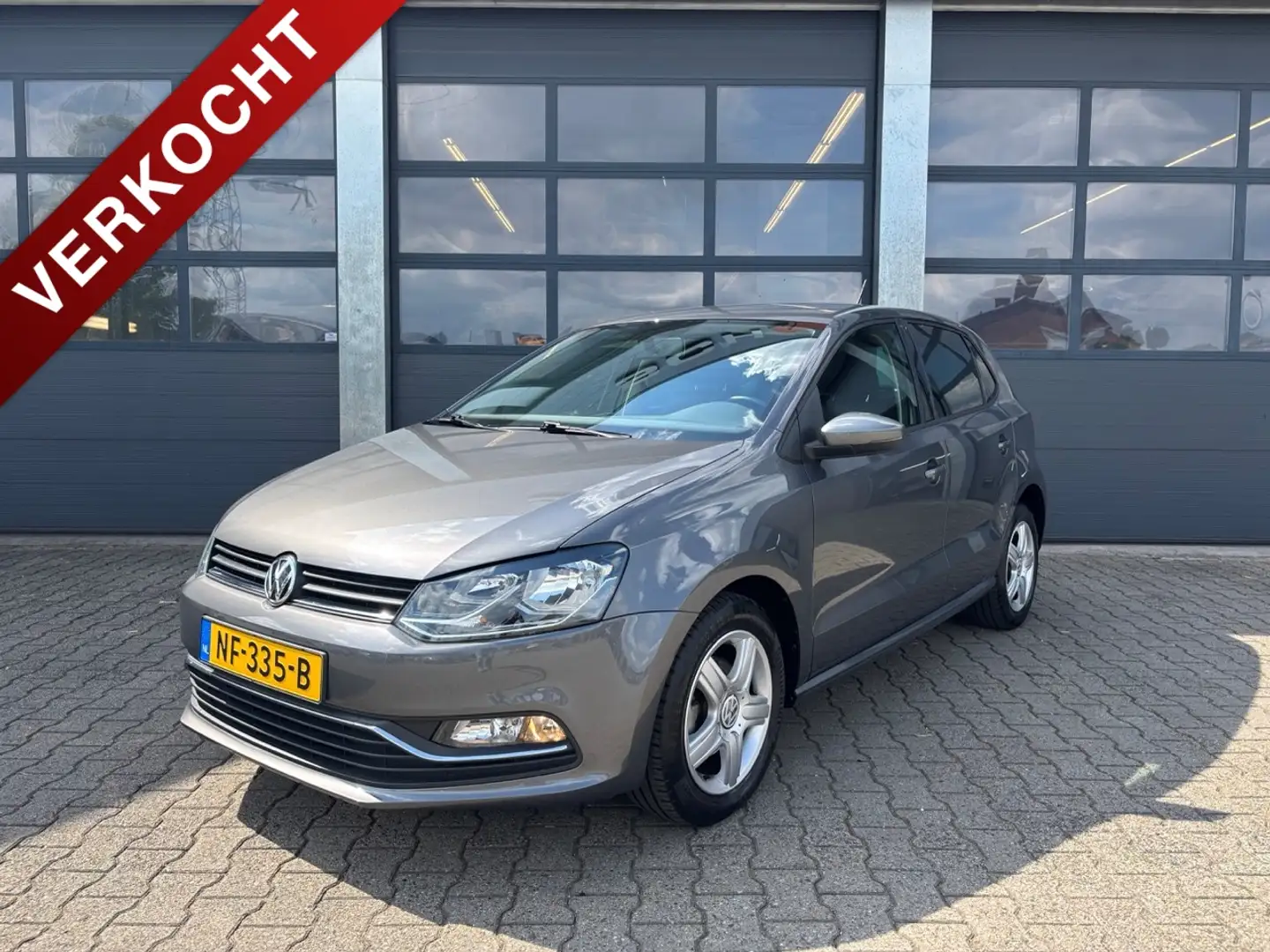 Volkswagen Polo 1.2 TSI 90pk 5-drs BMT Comfortline Grijs - 1