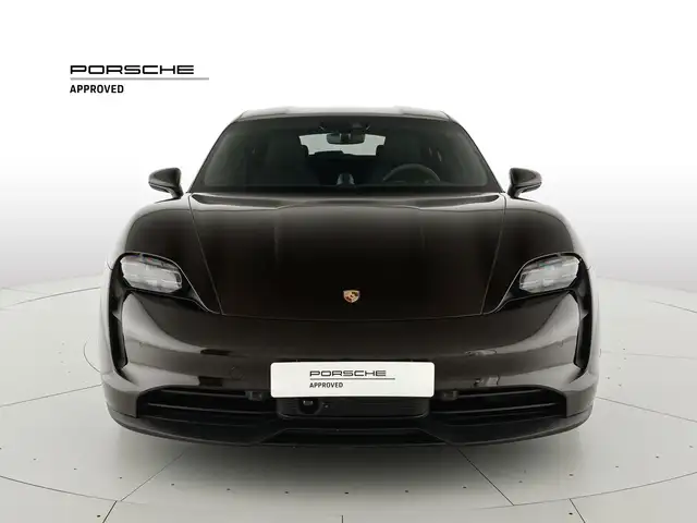 Porsche Taycan view 8