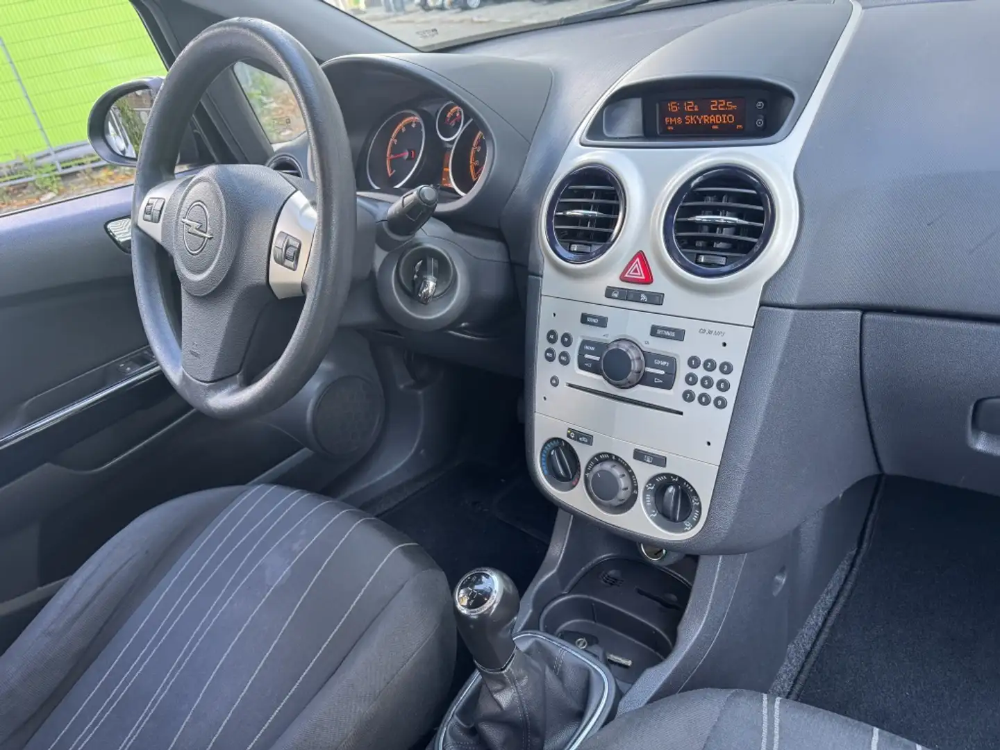 Opel Corsa 1.2 16V Cosmo Airco Cruise Lmv Aux Schwarz - 2