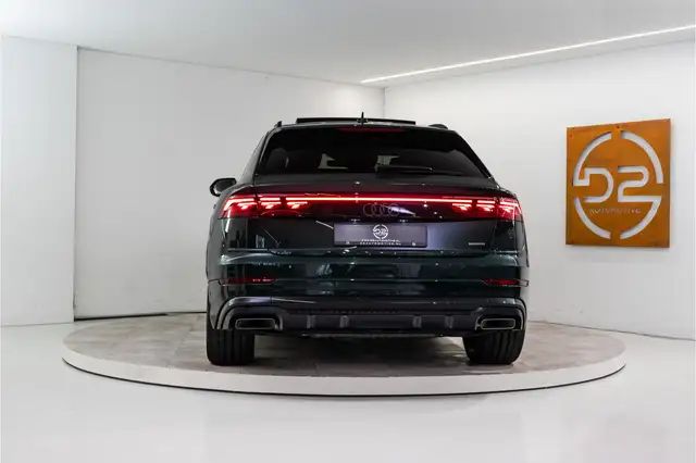 Audi Q8 view 4