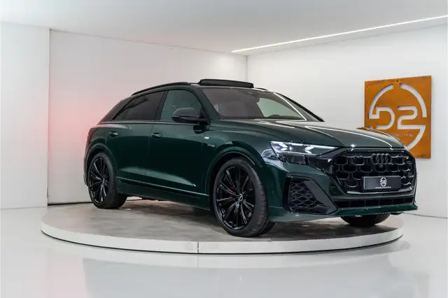 Audi Q8 view 7