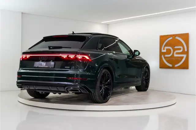 Audi Q8 view 5