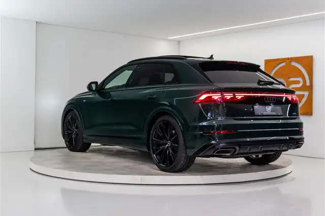Audi Q8 view 3