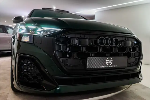 Audi Q8 view 10