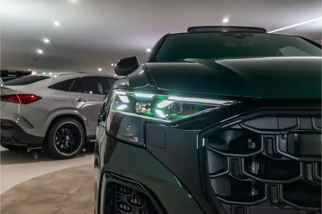 Audi Q8 view 9