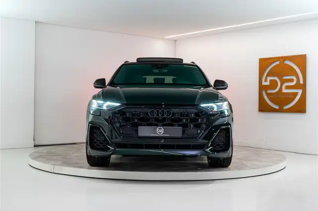 Audi Q8 view 8