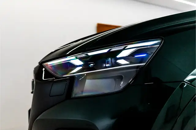 Audi Q8 view 12