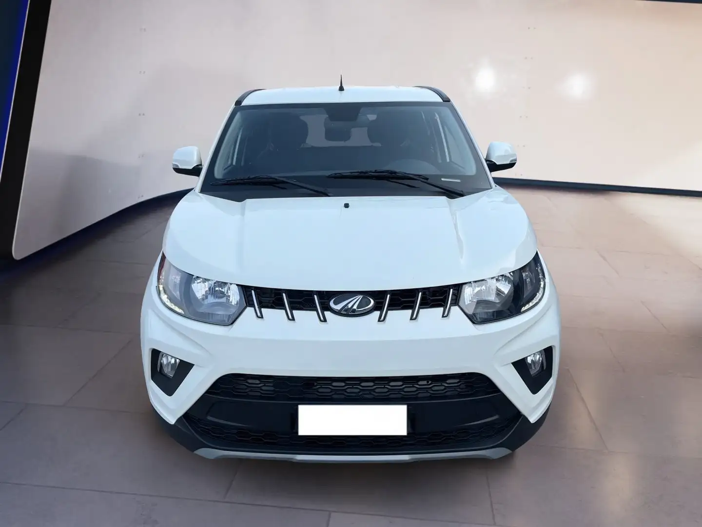 Mahindra KUV100 1.2 K6+ Weiß - 1