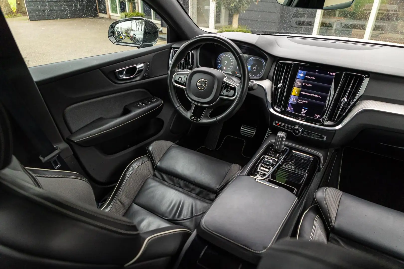 Volvo S60 2.0 Recharge T8 AWD R-Design I 1ste eigenaar I Nie Wit - 2