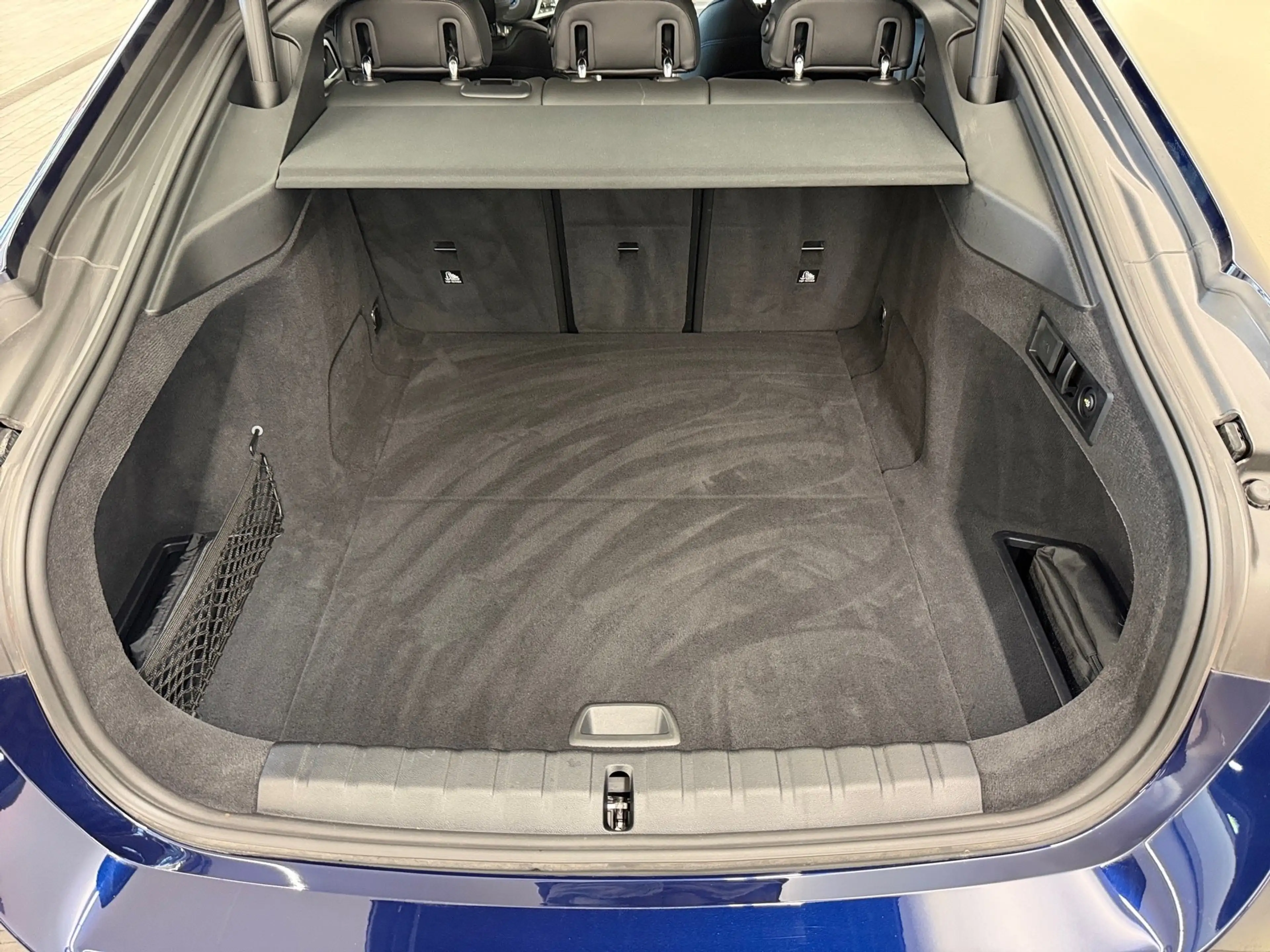 BMW i4 Gran Coupe xDrive M50 — photo 11