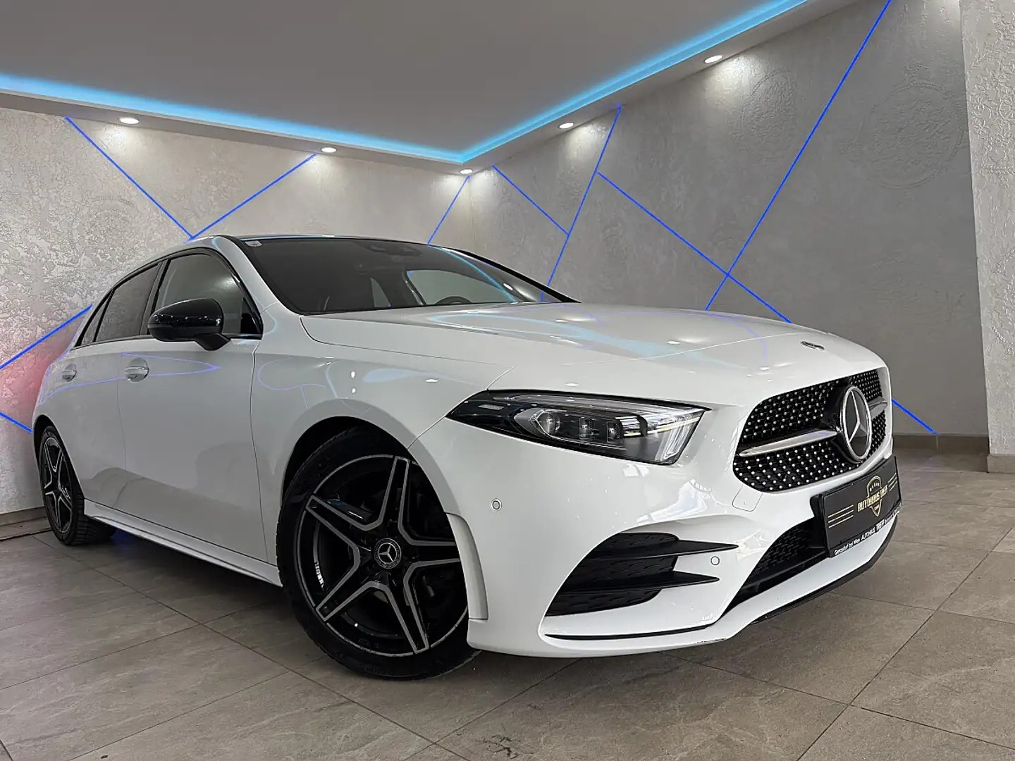 Mercedes-Benz A 200 d Aut.*AMG-LINE*PANO*HEAD-UP*AMBIENTE*360°KAMER... Weiß - 1