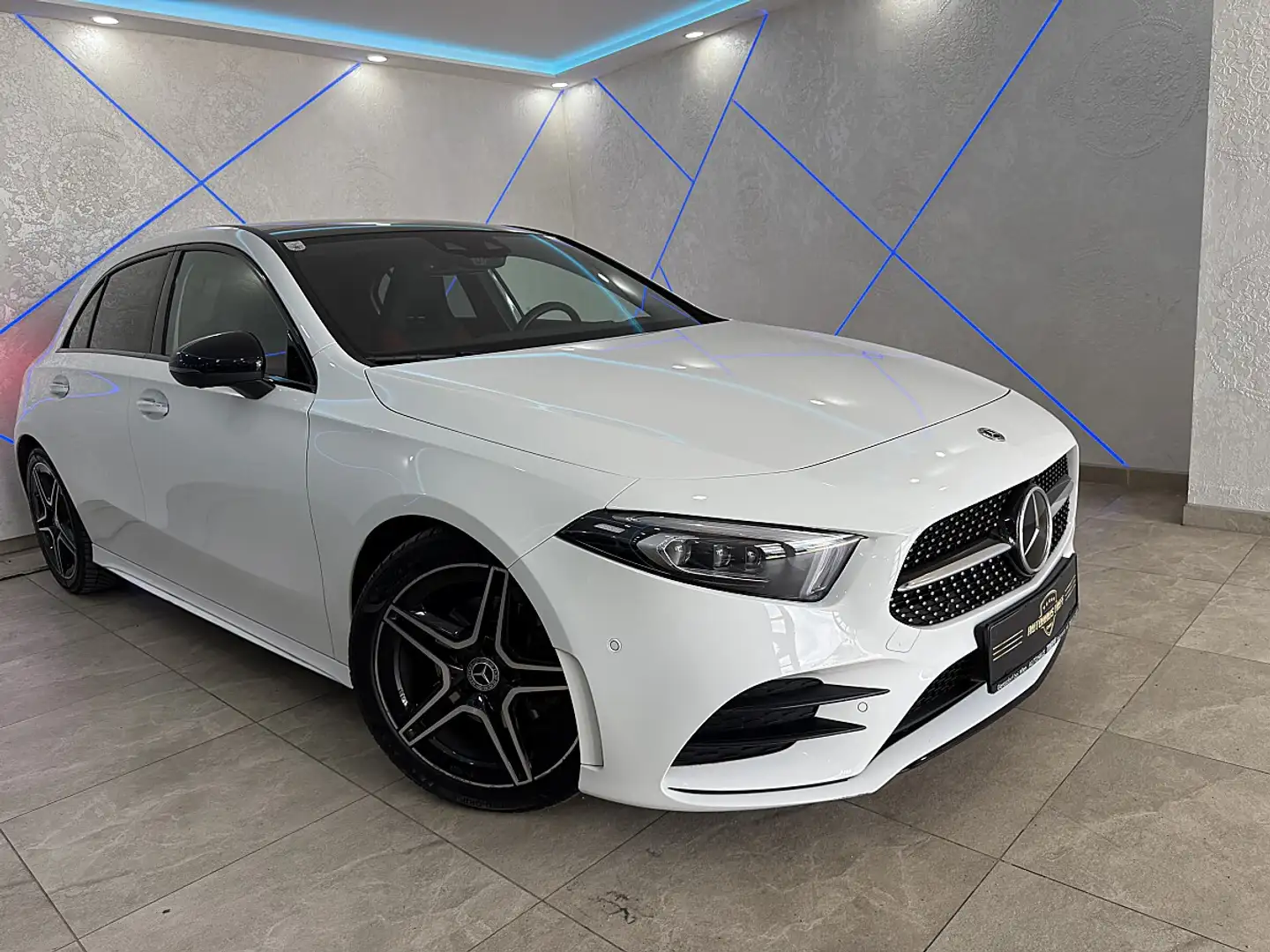 Mercedes-Benz A 200 d Aut.*AMG-LINE*PANO*HEAD-UP*AMBIENTE*360°KAMER... Weiß - 2