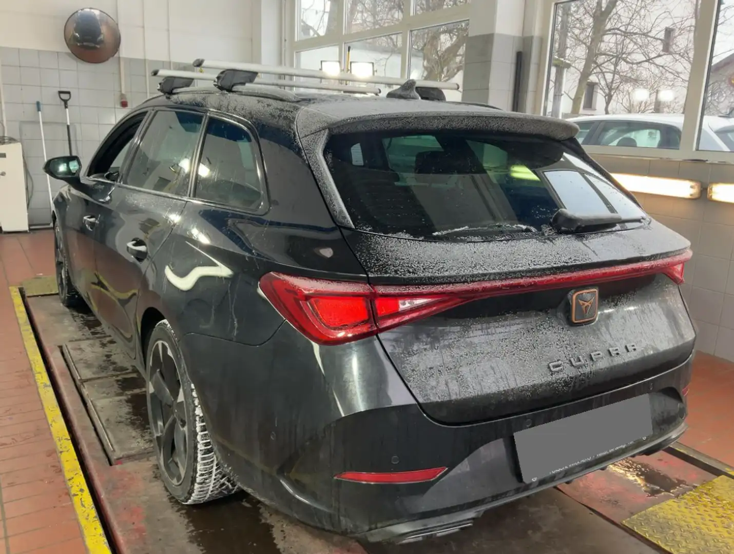 CUPRA Leon Leon SP Kombi 1.5 eTSI DSG 150 Schwarz - 2