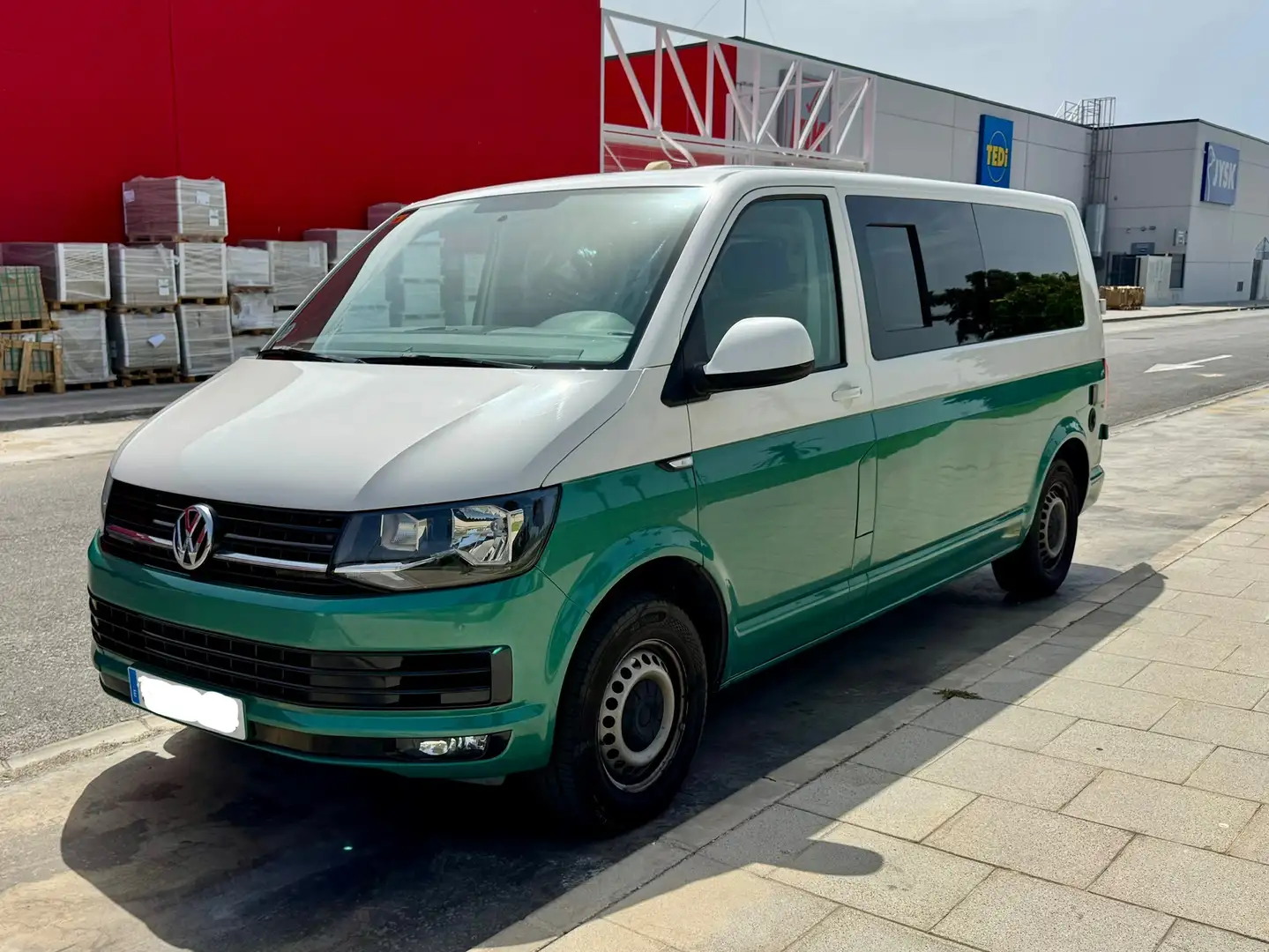 Volkswagen T6 Transporter 102CV, 2.0 TDI, Manual, 3plazas, 5p, Batalla Larga Verde - 2