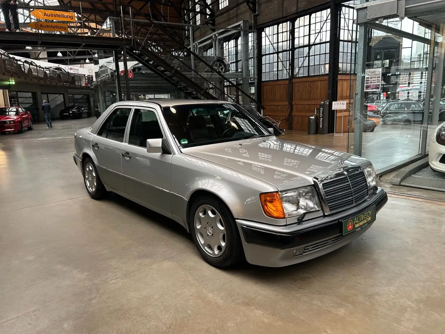 Mercedes-Benz 500 E  .Restauriert/ 1 Hand/Rechnungen 38000.-€ Argent - 1